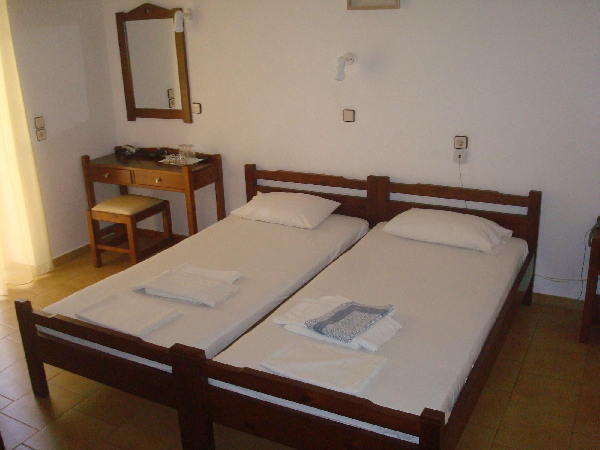 Hotel Aghas Paleochora エクステリア 写真