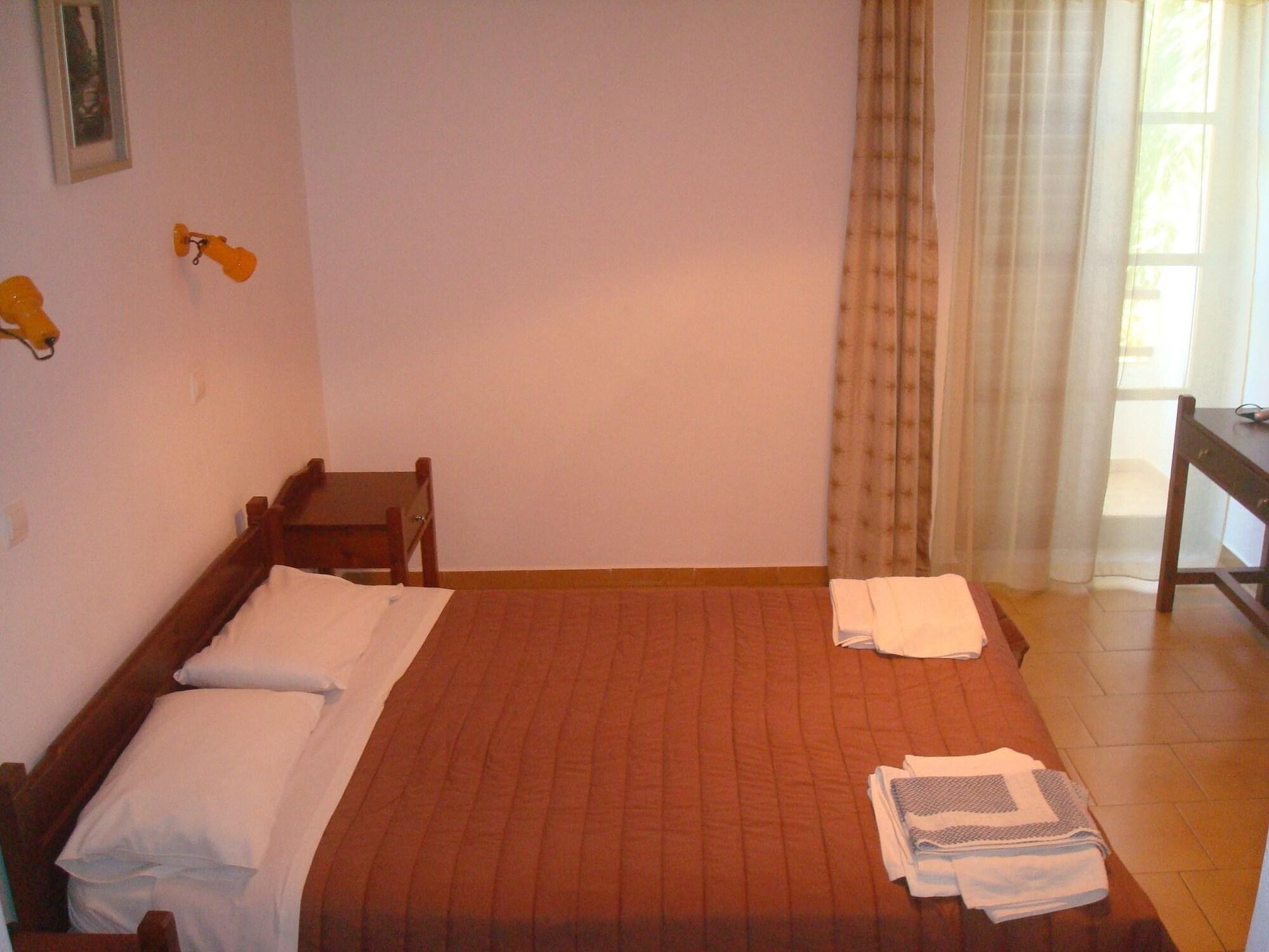Hotel Aghas Paleochora エクステリア 写真