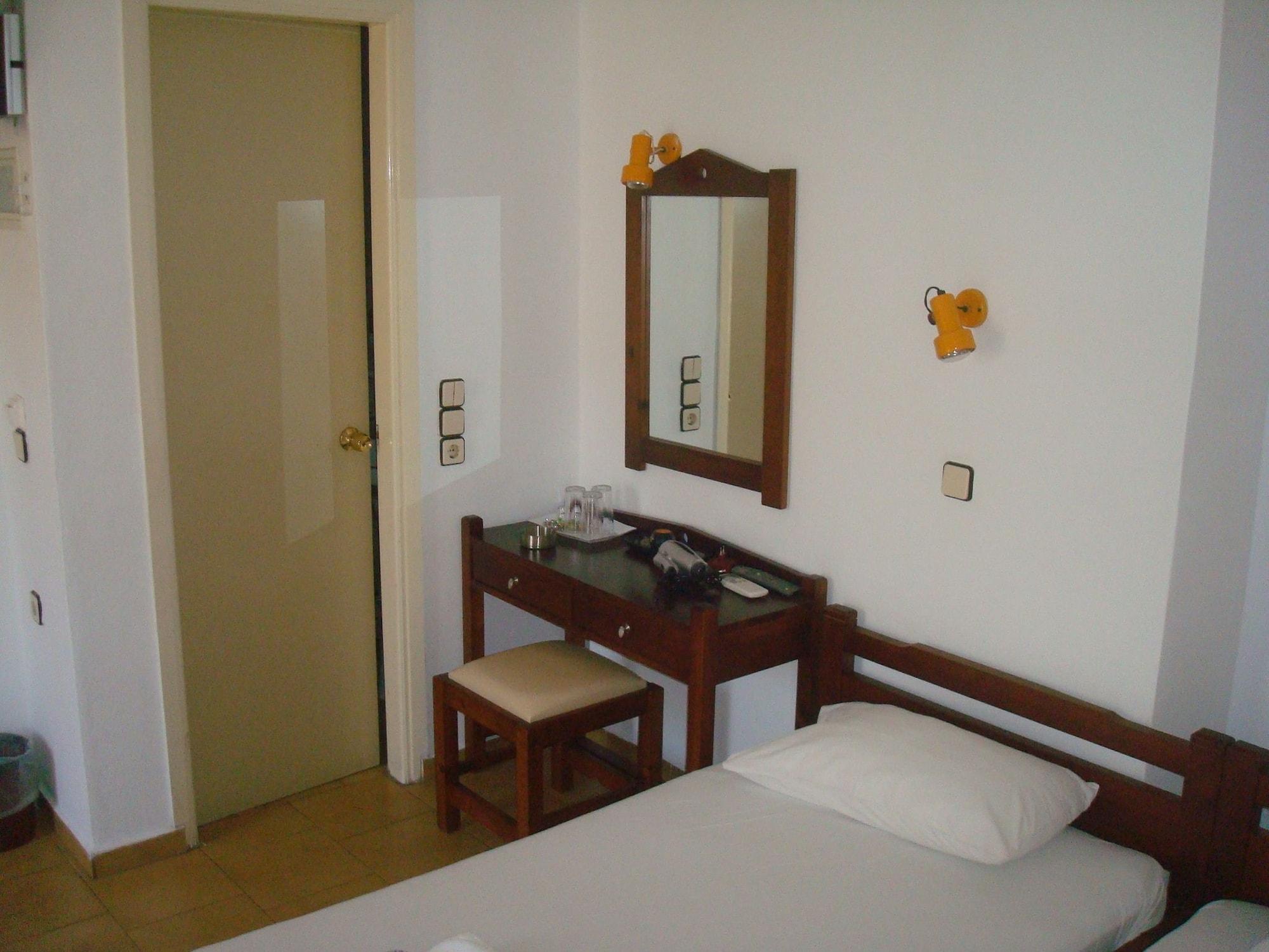 Hotel Aghas Paleochora エクステリア 写真