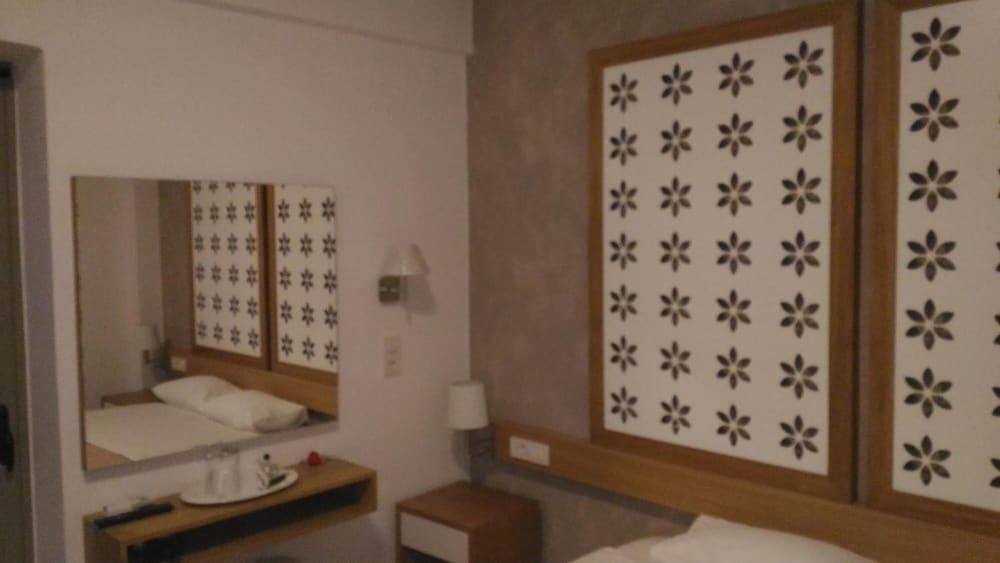 Hotel Aghas Paleochora エクステリア 写真