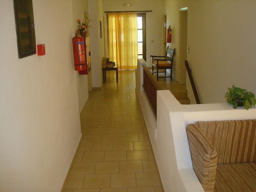 Hotel Aghas Paleochora エクステリア 写真